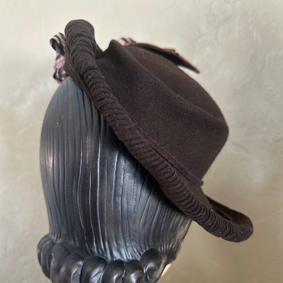 DISTINGUISHED 1940s\' BROWN FEDORA WITH TAFFETA BOWS + UNIQUE BRIM EDGING main image 12